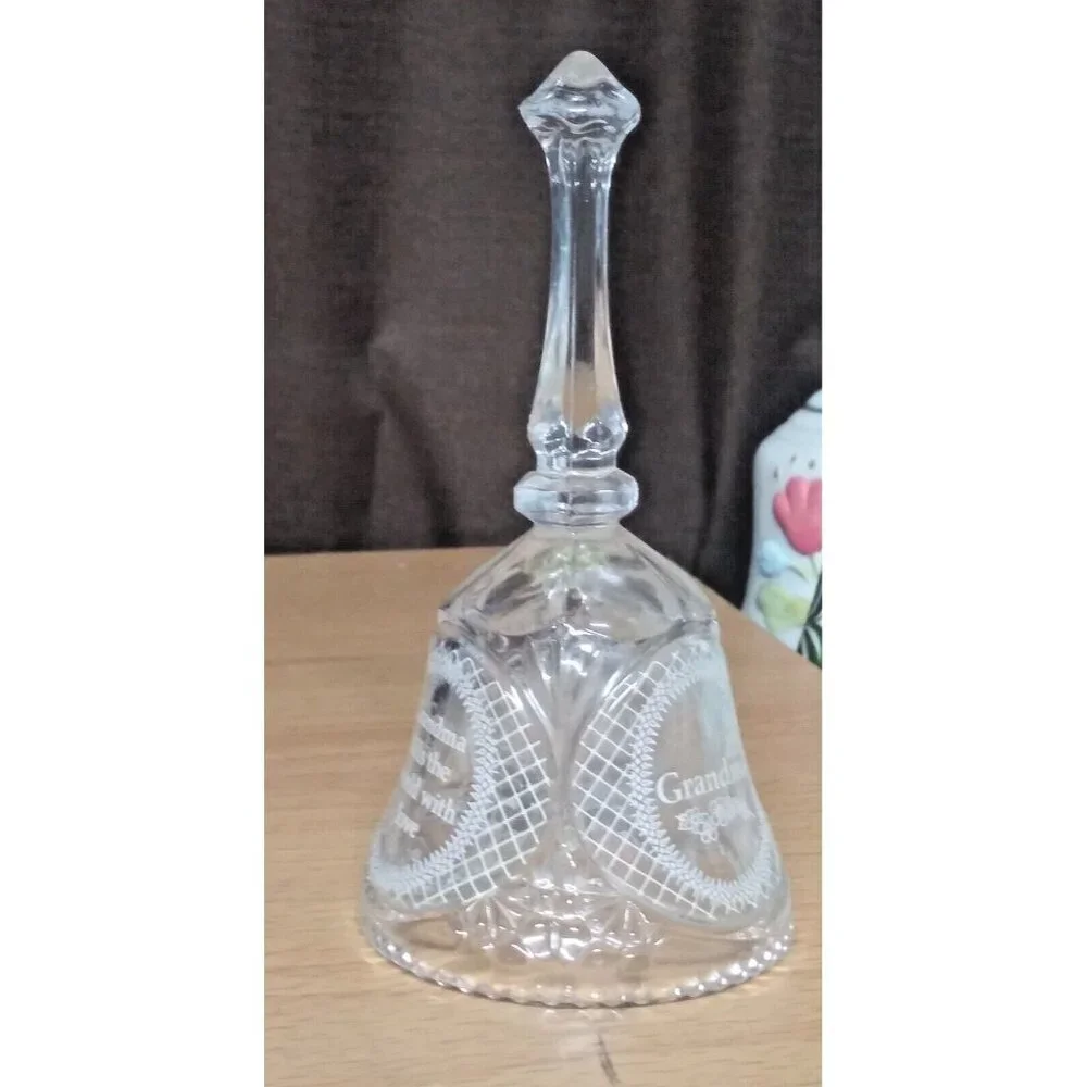 1994 Artmark Chicago Crystal Glass Bell Grandma Fills The World With Love 5.5
